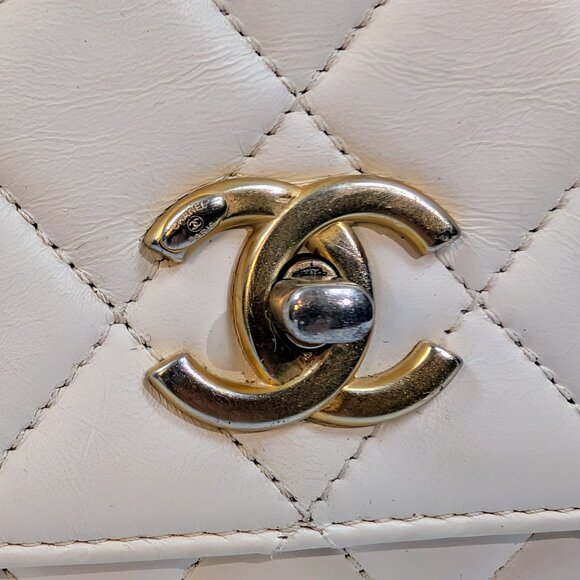 Chanel 19 White Lambskin Small Flap Bag with Pink/Blue Hardware - Picture 6 of 14